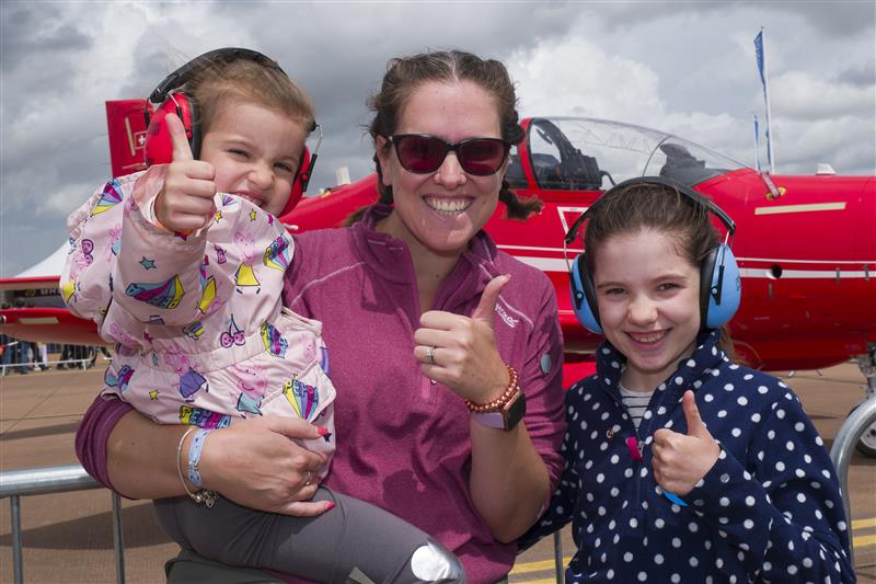 RIAT24 Mum And Daughters Thumbs Up